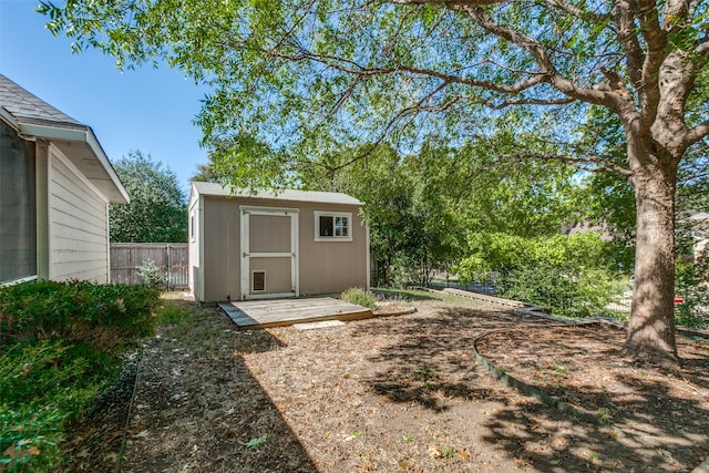 view of yard featuring a storage shed