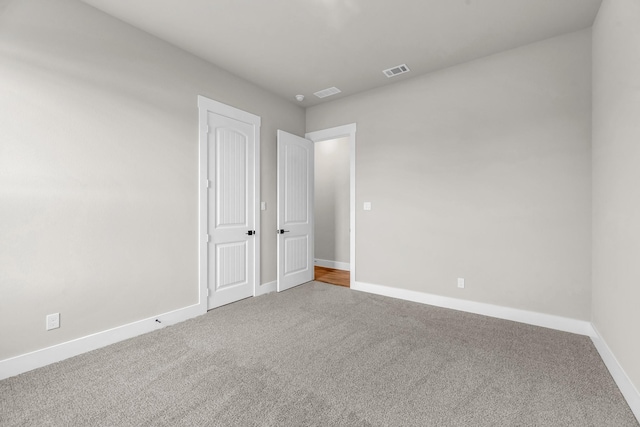 empty room featuring carpet