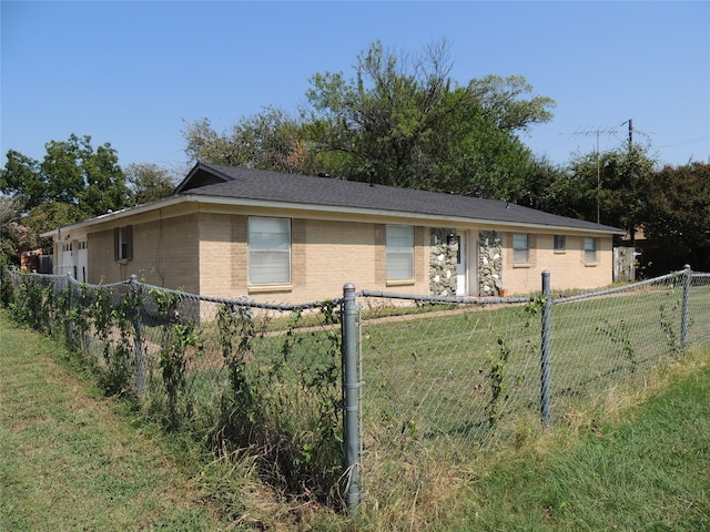 view of front of property with a front lawn