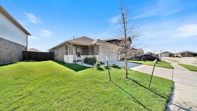 ranch-style house featuring a front yard