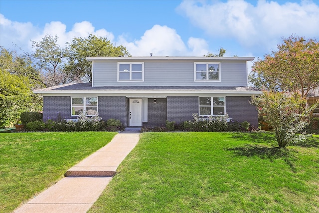 view of front property featuring a front lawn