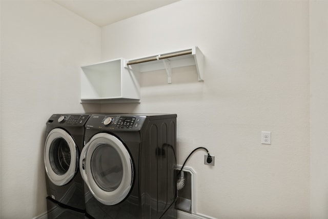 washroom featuring washing machine and clothes dryer