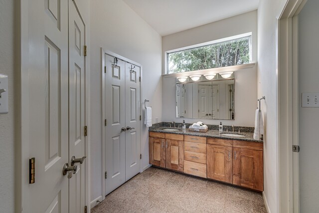 bathroom featuring tiled shower