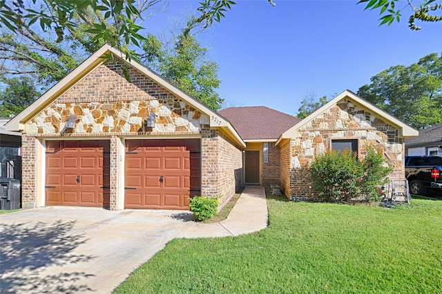 view of front of house featuring a garage and a front yard