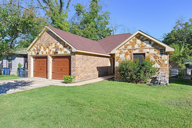 view of front of house featuring a garage and a front yard