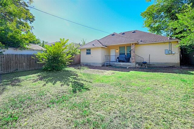 back of house featuring a yard