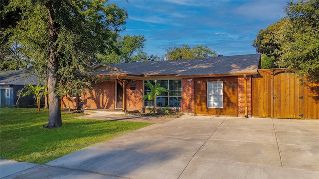 ranch-style house with a front yard