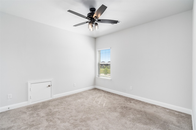 unfurnished room with light carpet and ceiling fan