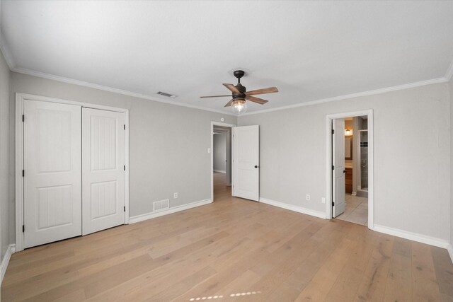 unfurnished bedroom with ceiling fan, ornamental molding, a closet, and light hardwood / wood-style floors