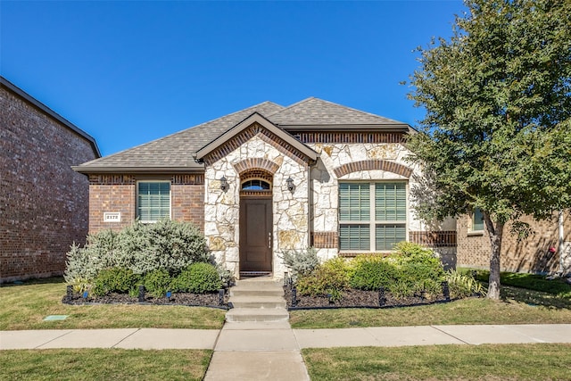 view of front of house with a front yard