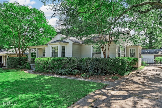 view of front of property with a front lawn