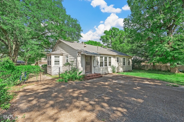 ranch-style house with a front yard