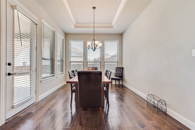 dining space featuring a notable chandelier, a tray ceiling, dark hardwood / wood-style flooring, and a wealth of natural light