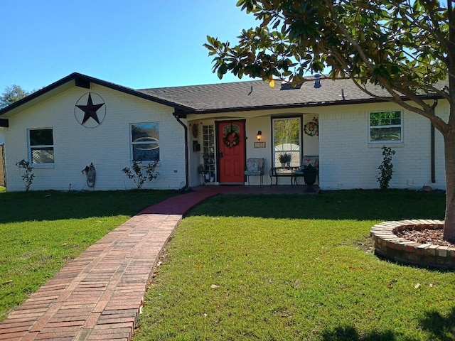 single story home featuring a porch and a front yard