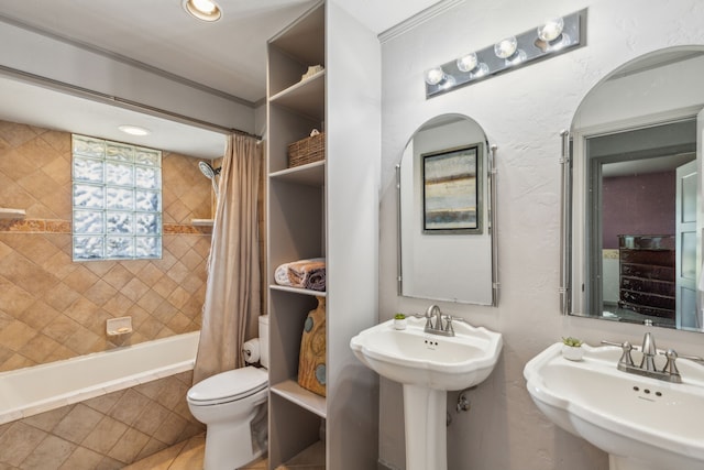 full bathroom featuring sink, crown molding, toilet, and shower / tub combo with curtain