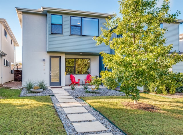 view of front of home featuring a front yard