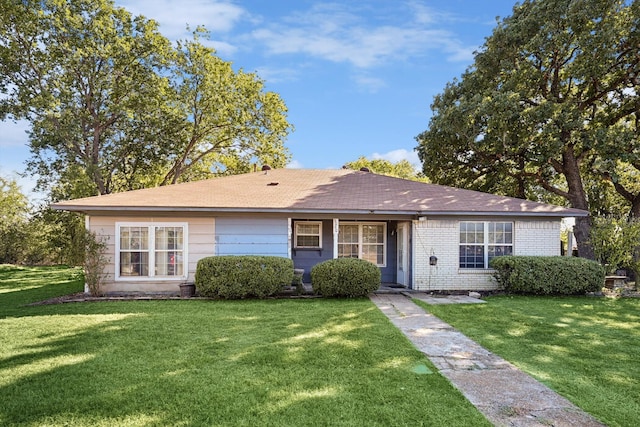 ranch-style home with a front yard