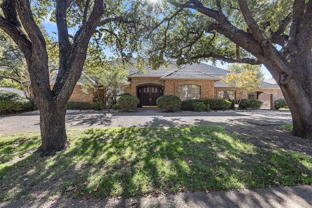 view of front of house with a front yard