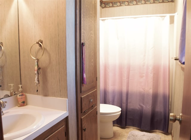 bathroom featuring toilet, curtained shower, and vanity