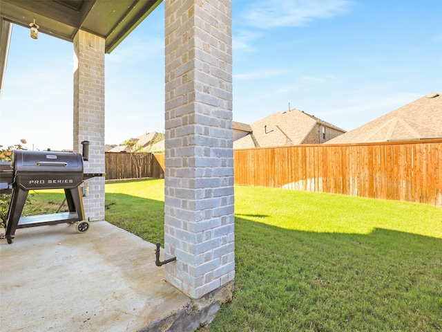 view of yard featuring a patio area