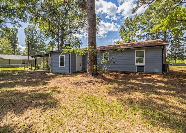 back of house featuring a yard