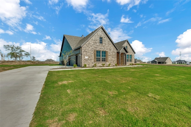 view of front facade featuring a front yard and a garage