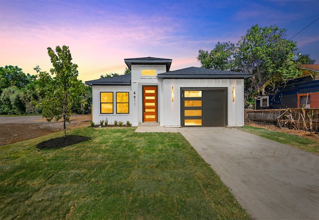 view of front of home featuring a yard