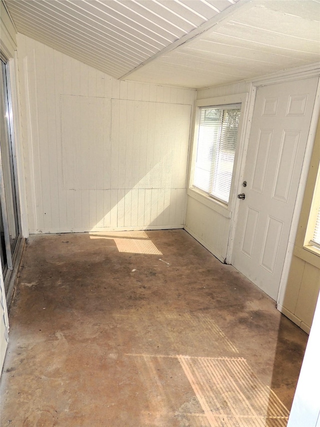 spare room featuring concrete flooring