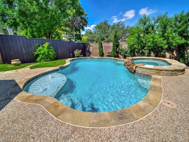 view of pool featuring an in ground hot tub