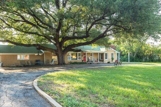 5903 Crowley Rd, Edgecliff Village, TX 76134 - view of front of property featuring a front lawn and covered porch