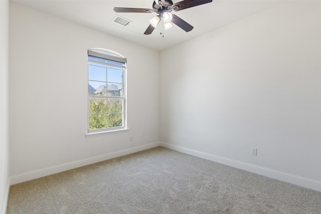 carpeted empty room featuring ceiling fan