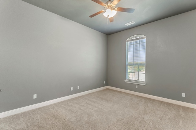 carpeted spare room featuring ceiling fan