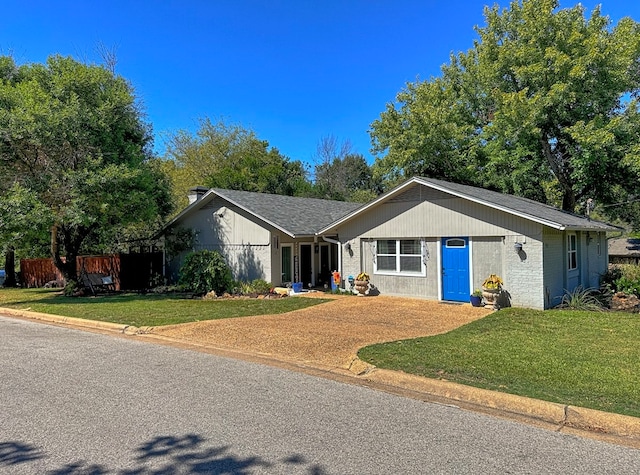 single story home with a front yard