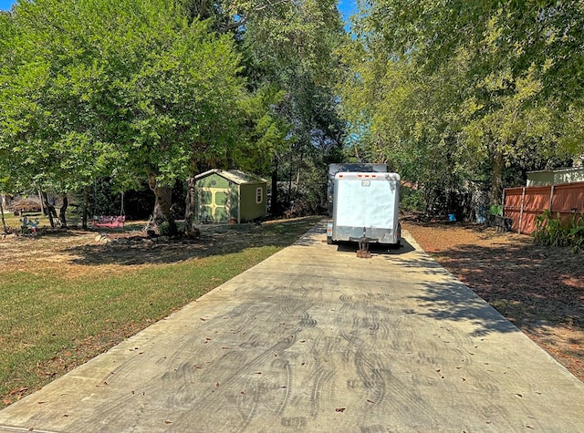 view of yard with a shed