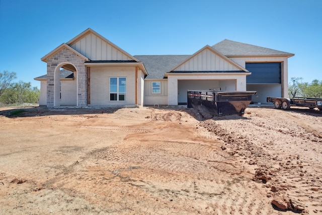 view of front of property featuring a garage