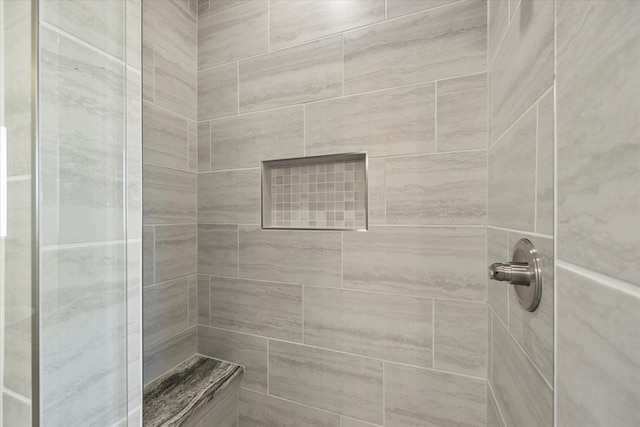 bathroom featuring a tile shower