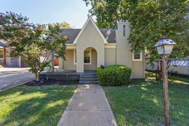 view of front facade with a porch and a front lawn