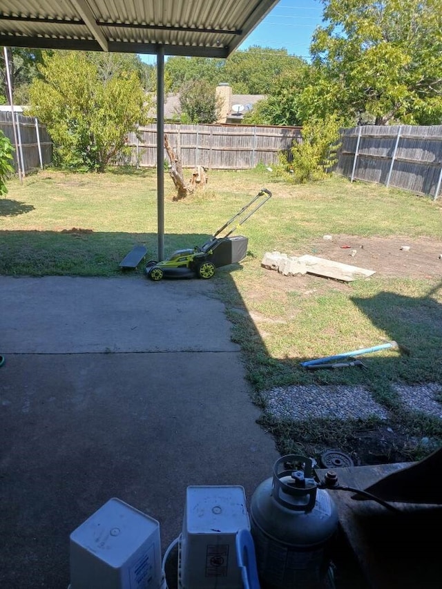 view of yard featuring a patio area