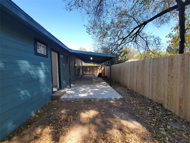 view of yard featuring a patio