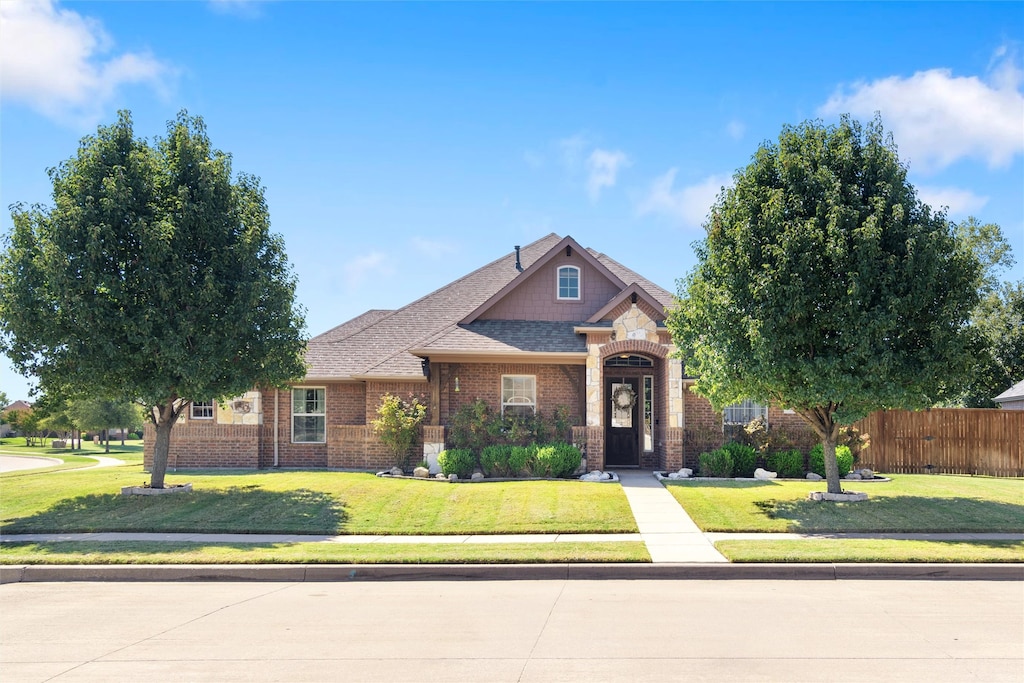 craftsman-style house with a front yard