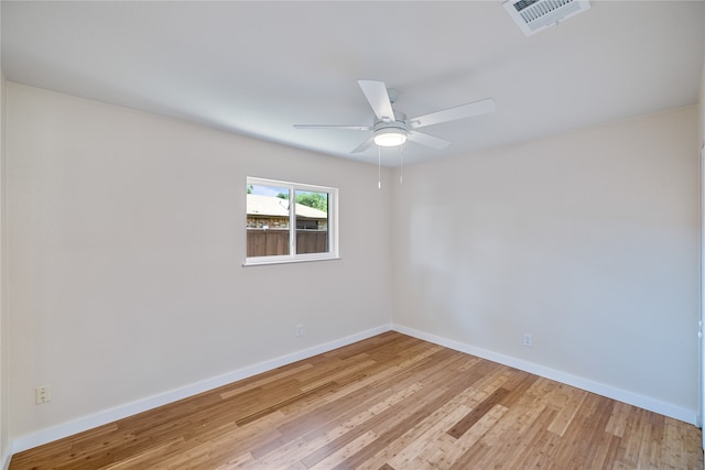 unfurnished room with wood-type flooring and ceiling fan