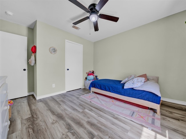 bedroom featuring light hardwood / wood-style floors and ceiling fan