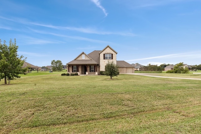 view of front of house featuring a front lawn