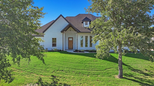 view of front facade with a front yard