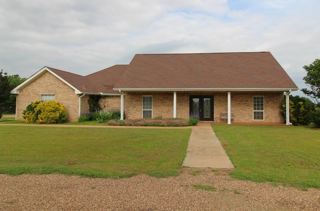 single story home with a front lawn