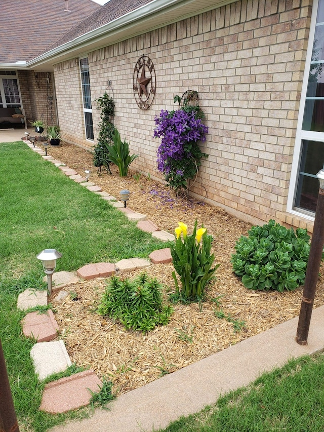 exterior space with a yard