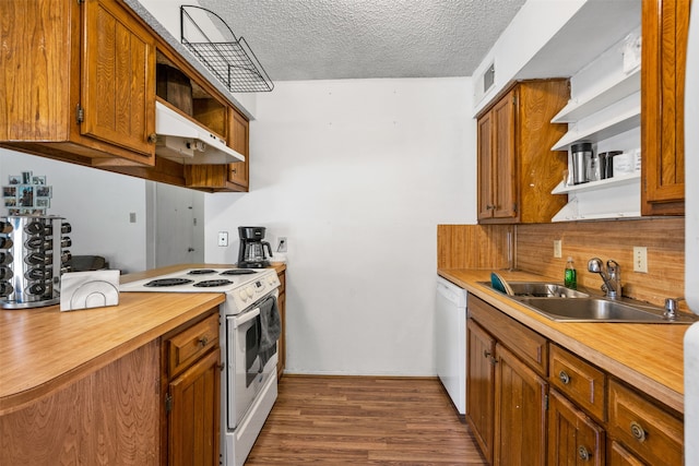 kitchen with sink, white appliances, a textured ceiling, dark hardwood / wood-style floors, and range hood