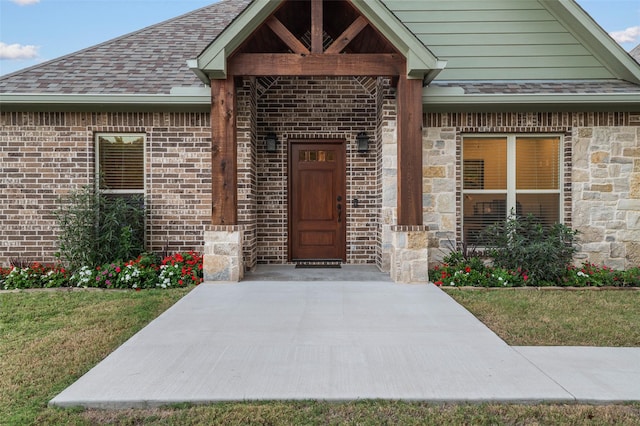 entrance to property featuring a yard