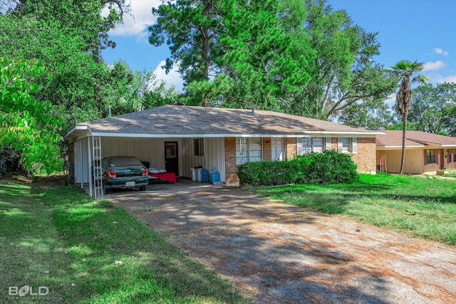 ranch-style house featuring a front lawn and a carport