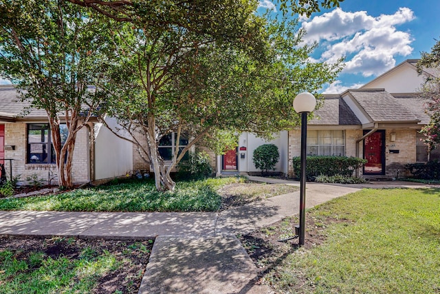 13818 Methuen Green Ln, Dallas, TX 75240 - view of front facade featuring brick siding and a front yard